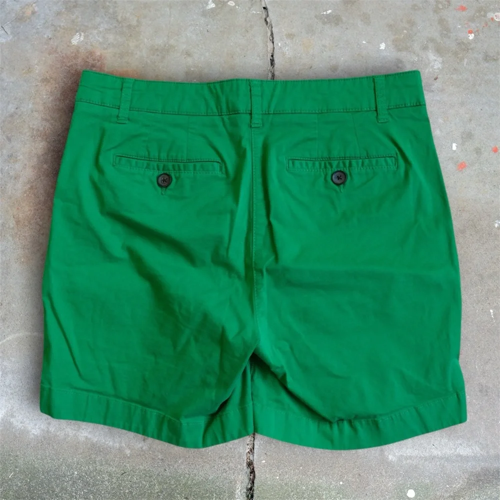 Boden Green Chino Shorts Size 8 6” *Button replaced - Picture 2 of 4